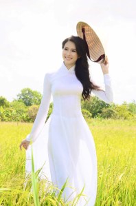 ao dai - Vietnamese national costume - Vietnamese girl in ao dai - white ao dai